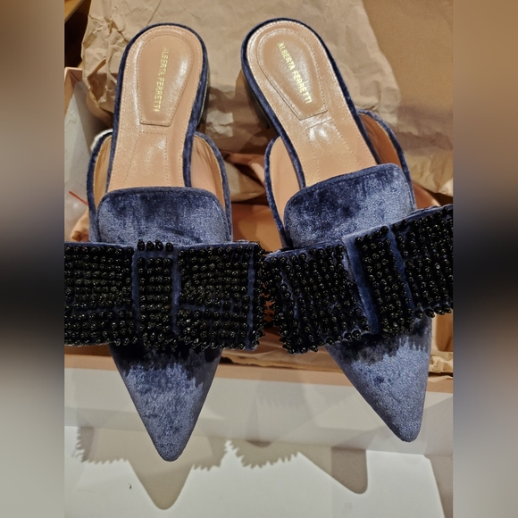 NIB Alberta Ferretti sz 36 flats with beaded bows